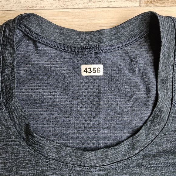 Lululrmon Navy Blue Swiftly Tech Tshirt Women's Size 8 - Picture 2 of 10